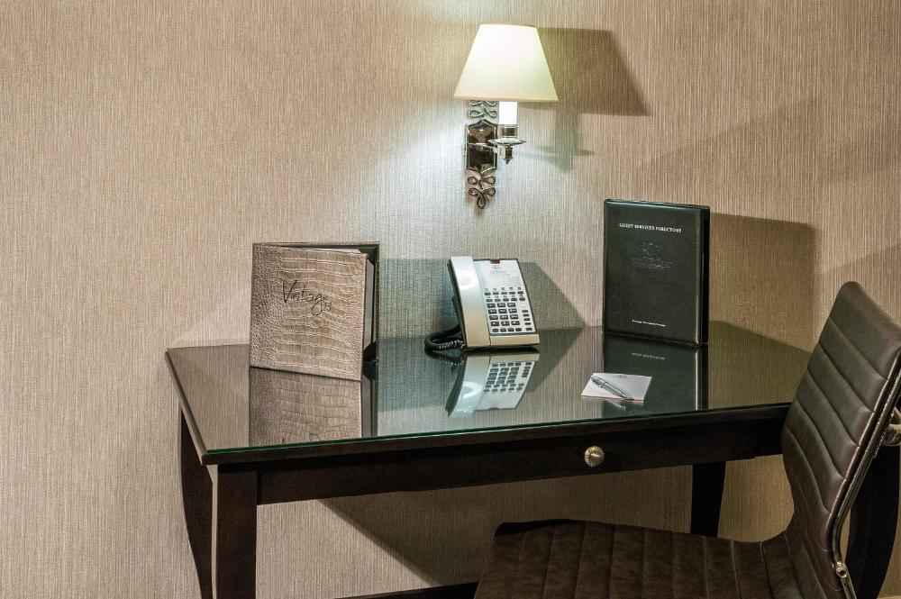 Studio King Suite interior